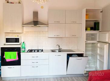 Cucina completa con elettrodomestici + div. letto