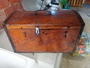piccolo baule in legno antico