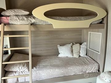 Camera  con armadio e letto a castello