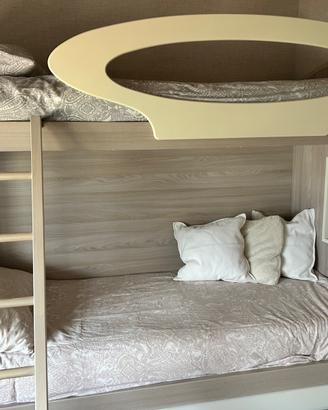 Camera  con armadio e letto a castello