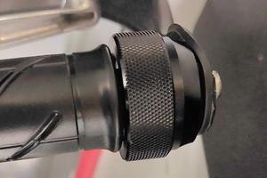 Cruise control di tipo meccanico per  moto.