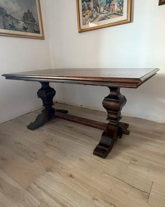 Tavolo stile spagnolo