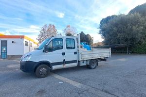 IVECO DAILY CON POSTI E CASSONE