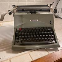 Macchina da scrivere Olivetti