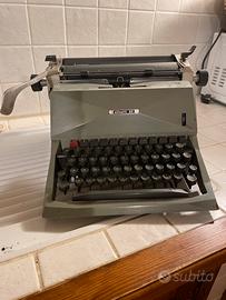Macchina da scrivere Olivetti