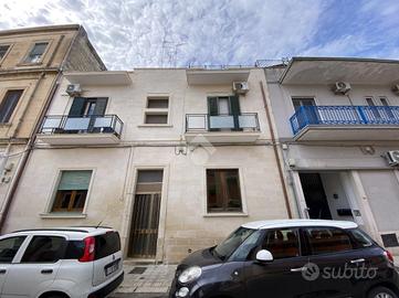 4 LOCALI A LECCE