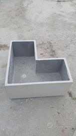 FIORIERE IN CEMENTO LISCE A ELLE PIEDINI ACQUASTOP