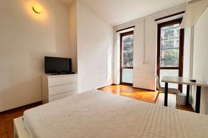 Stanza singola ampia e completamente arredata