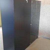 Armadio nero con ripiani marca Fantoni