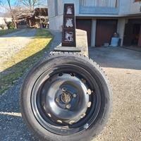 Ruota con cerchione e portaoggetti Kia picanto