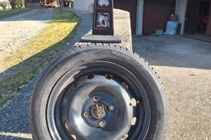 Ruota con cerchione e portaoggetti Kia picanto