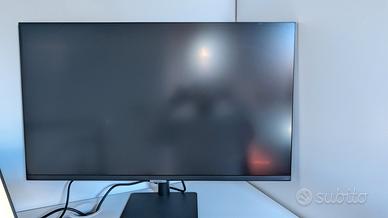 monitor 32" flat Samsung 4K M5 70D pari al nuovo