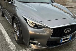 INFINITI Q30 SPORT