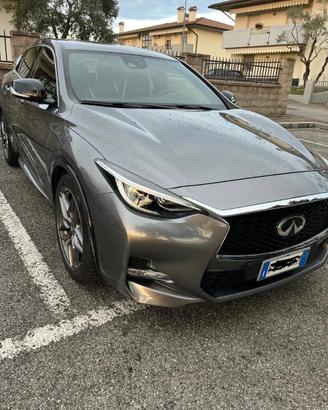 INFINITI Q30 SPORT