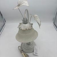 Lampada da tavolo in ferro battuto stile floreale