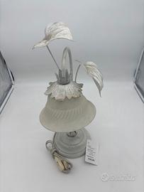 Lampada da tavolo in ferro battuto stile floreale