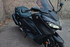Yamaha TMax 560