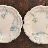 Due antichi piatti in maiolica Nove Bassano