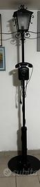 Lampione vintage con telefono Siemens
