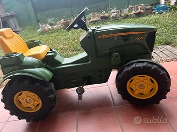 trattore a pedali per bambini
