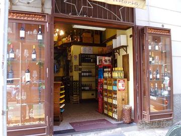 Negozio ad alta visibilita' al centro di napoli