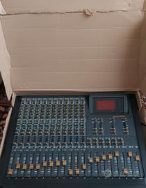 mixer appartenuto a un famoso gruppo musicale