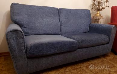 DIVANO CON POLTRONA E POUFF