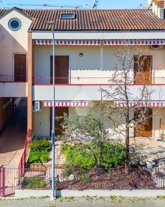 VILLA A SCHIERA A SOAVE
