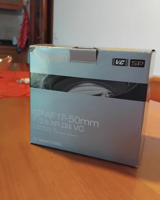 Tamrom 17/50 f2:8 attacco Nikon