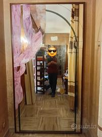 Specchio artistico con telaio e cornice in noce