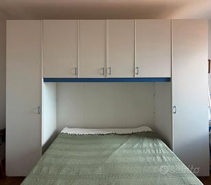 Letto e scrivania per ragazzi
