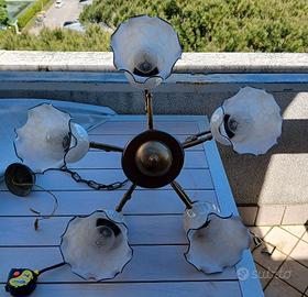 LAMPADARIO VINTAGE CON CAMPANELLE IN VETRO OPALINA