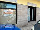 via-del-redentore-ampio-locale-tre-vetrine