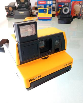 Polaroid Impulse 600 gialla