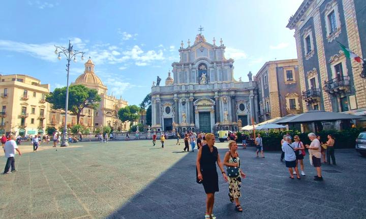 PIAZZA UNIVERSITA' mq.300 divisibile