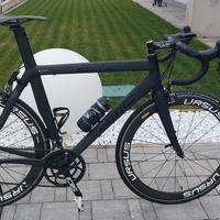 bici da corsa in carbonio