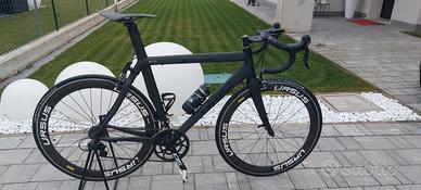 bici da corsa in carbonio