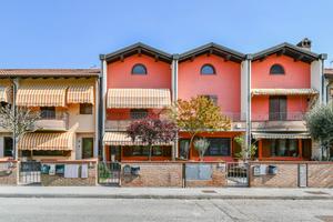 VILLA A SCHIERA A POGGIO RENATICO