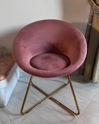 Poltrona design in velluto rosa e gambe color oro