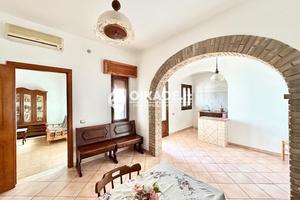 Pula - Quadrivano con giardino e posti auto