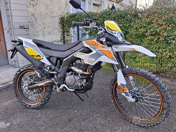 ENDURO UM DSR 125**MOT. APRILIA LC.