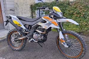 ENDURO UM DSR 125**MOT. APRILIA LC.