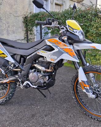 ENDURO UM DSR 125**MOT. APRILIA LC.