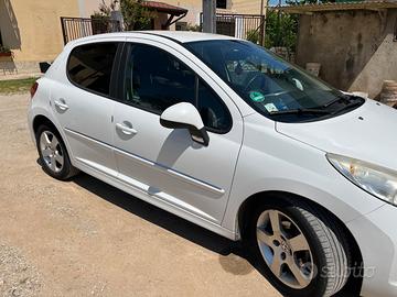 PEUGEOT 207 1.6cc 90 cv NEOPATENTATI