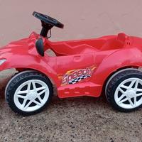 Macchina a pedali rossa.Officina dei Giochi