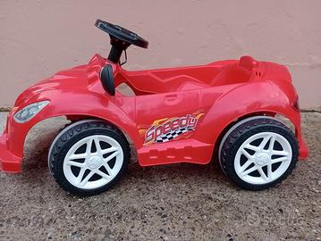 Macchina a pedali rossa.Officina dei Giochi