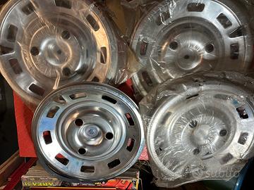 Peugeot 204  copricerchi borchie