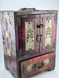 Mobiletto asiatico portagioie anni 50 in giada