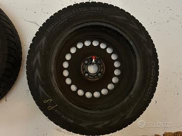 Gomme invernali Nokian 185/65 con cerchioni