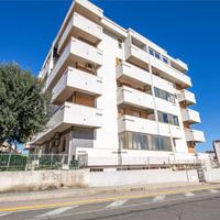 Trilocale luminoso con posto auto in Via Vesalio